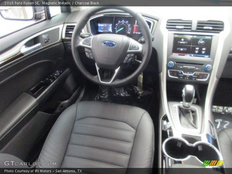 Magnetic Metallic / Charcoal Black 2016 Ford Fusion SE