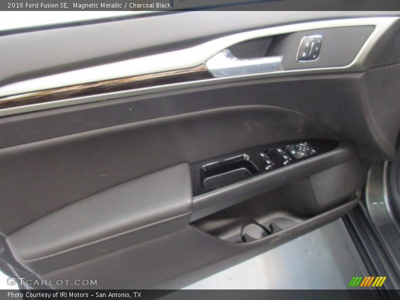 Magnetic Metallic / Charcoal Black 2016 Ford Fusion SE