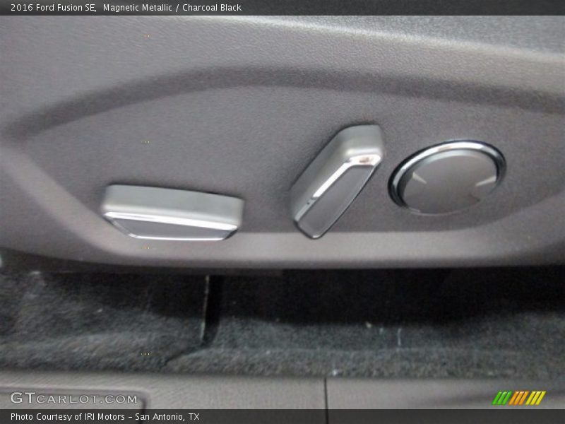 Magnetic Metallic / Charcoal Black 2016 Ford Fusion SE