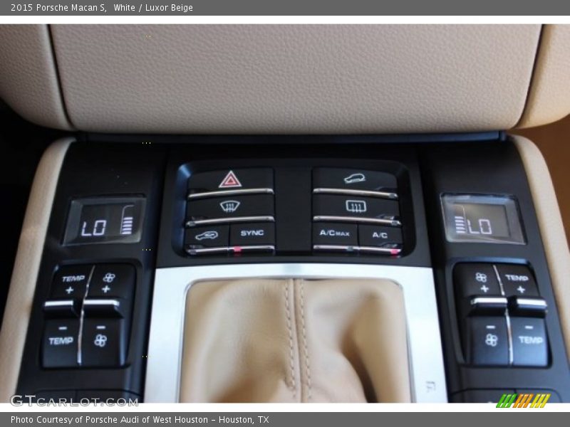 Controls of 2015 Macan S