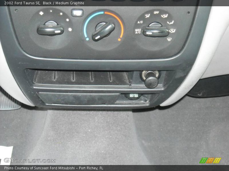 Black / Medium Graphite 2002 Ford Taurus SE