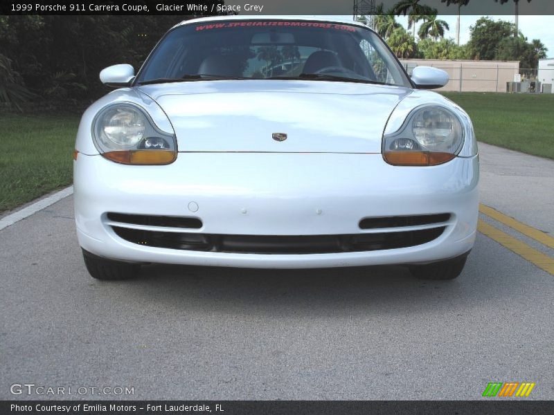 Glacier White / Space Grey 1999 Porsche 911 Carrera Coupe