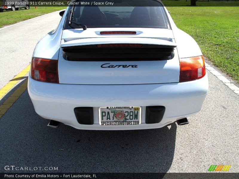 Glacier White / Space Grey 1999 Porsche 911 Carrera Coupe