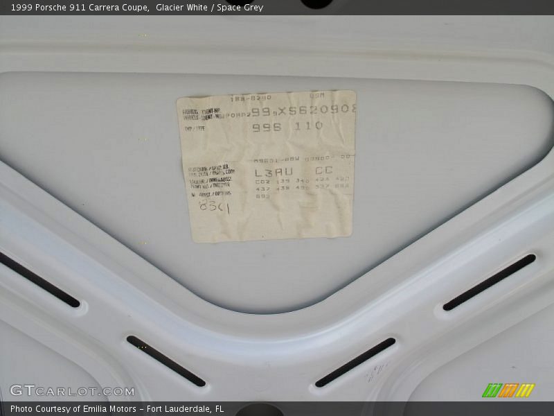 Glacier White / Space Grey 1999 Porsche 911 Carrera Coupe