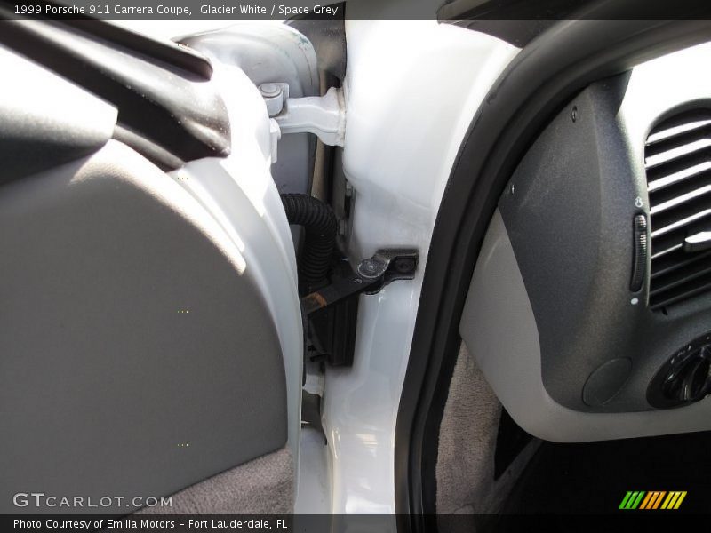 Glacier White / Space Grey 1999 Porsche 911 Carrera Coupe