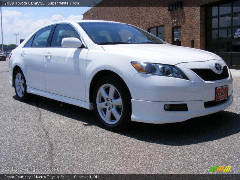 Super White / Ash 2009 Toyota Camry SE