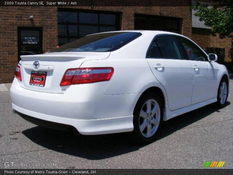 Super White / Ash 2009 Toyota Camry SE