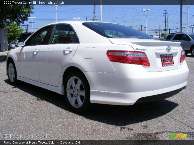 Super White / Ash 2009 Toyota Camry SE