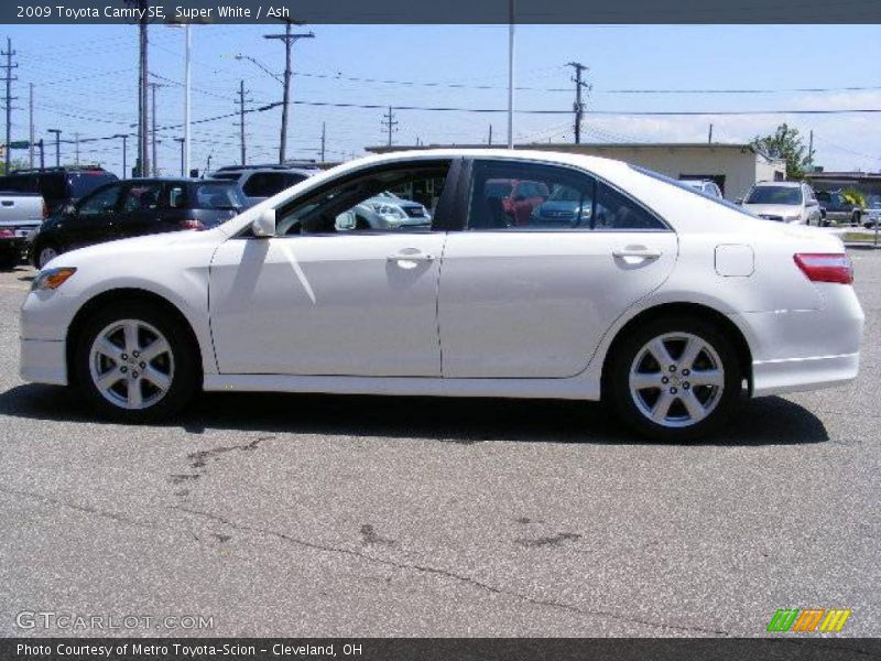 Super White / Ash 2009 Toyota Camry SE