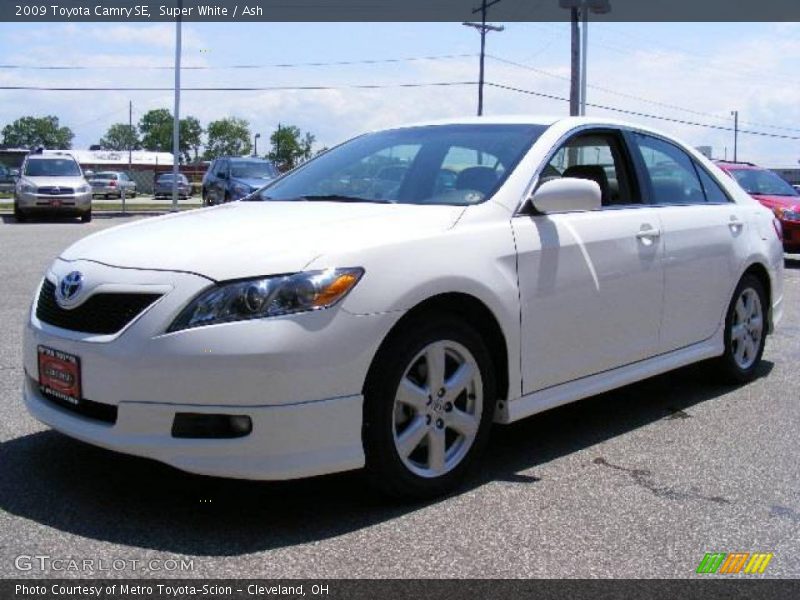 Super White / Ash 2009 Toyota Camry SE