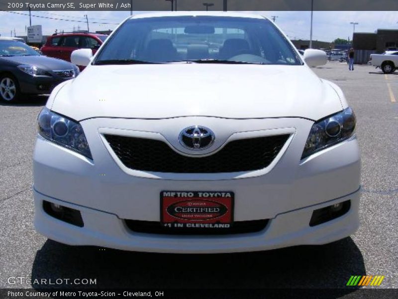 Super White / Ash 2009 Toyota Camry SE