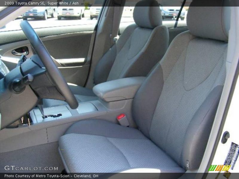Super White / Ash 2009 Toyota Camry SE