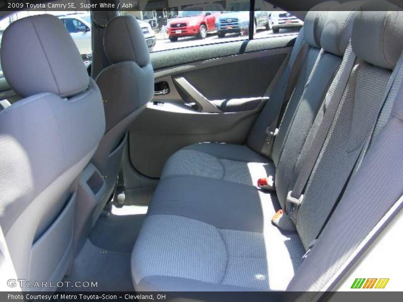Super White / Ash 2009 Toyota Camry SE