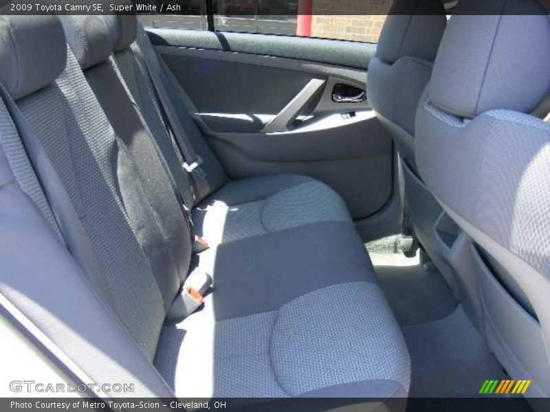 Super White / Ash 2009 Toyota Camry SE