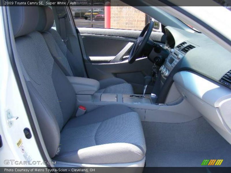 Super White / Ash 2009 Toyota Camry SE