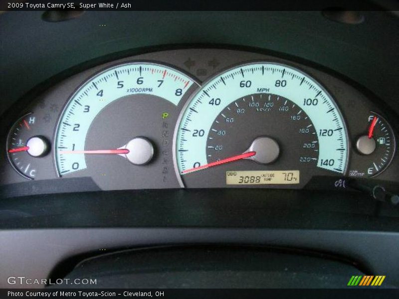 Super White / Ash 2009 Toyota Camry SE