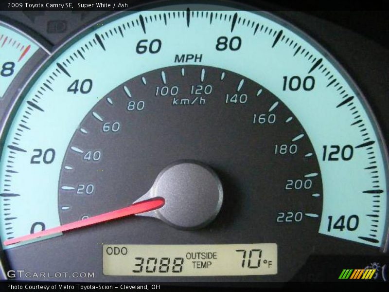 Super White / Ash 2009 Toyota Camry SE