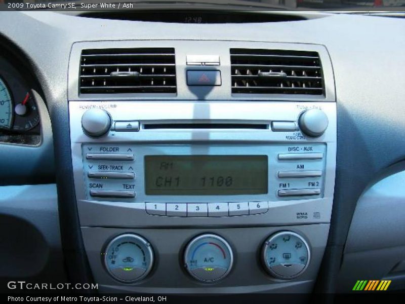 Super White / Ash 2009 Toyota Camry SE