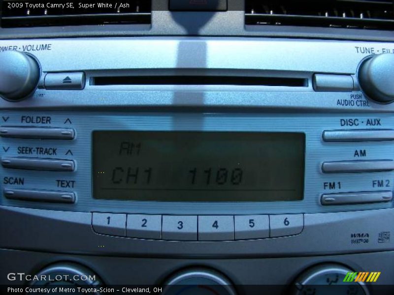 Super White / Ash 2009 Toyota Camry SE
