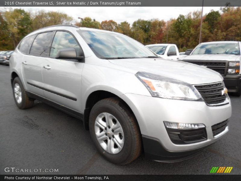 Front 3/4 View of 2016 Traverse LS
