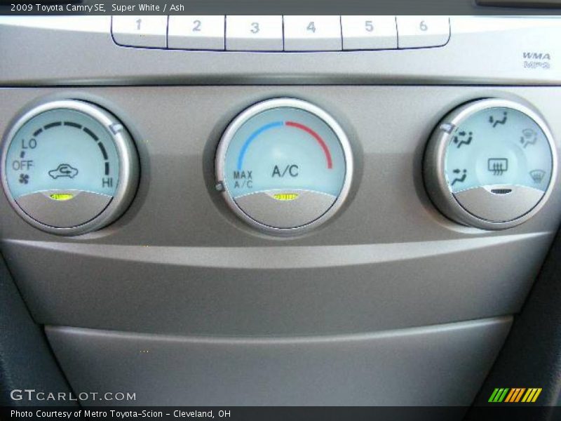 Super White / Ash 2009 Toyota Camry SE