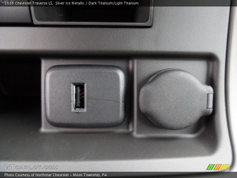 Silver Ice Metallic / Dark Titanium/Light Titanium 2016 Chevrolet Traverse LS