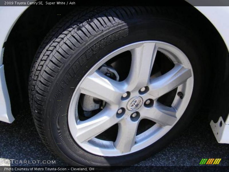 Super White / Ash 2009 Toyota Camry SE