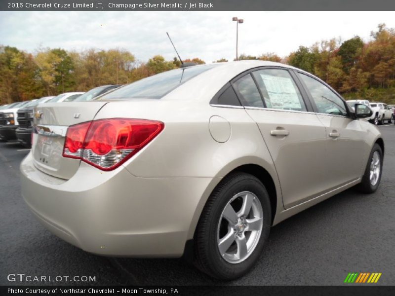Champagne Silver Metallic / Jet Black 2016 Chevrolet Cruze Limited LT