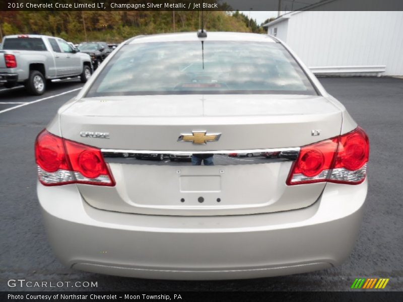 Champagne Silver Metallic / Jet Black 2016 Chevrolet Cruze Limited LT