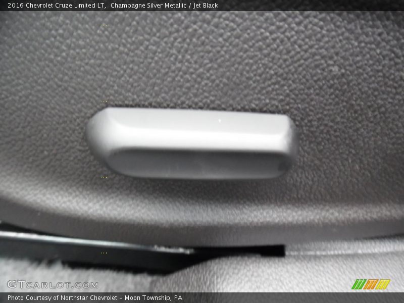 Champagne Silver Metallic / Jet Black 2016 Chevrolet Cruze Limited LT
