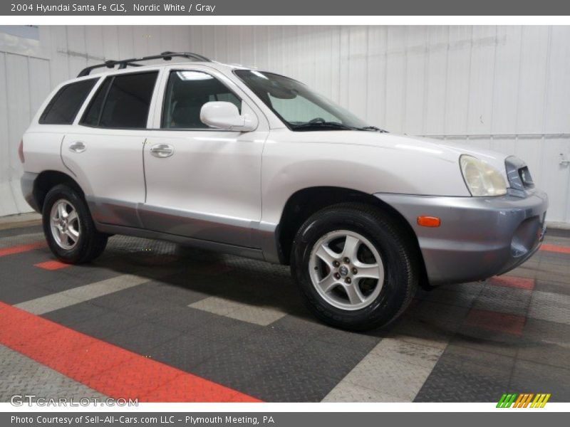 Front 3/4 View of 2004 Santa Fe GLS