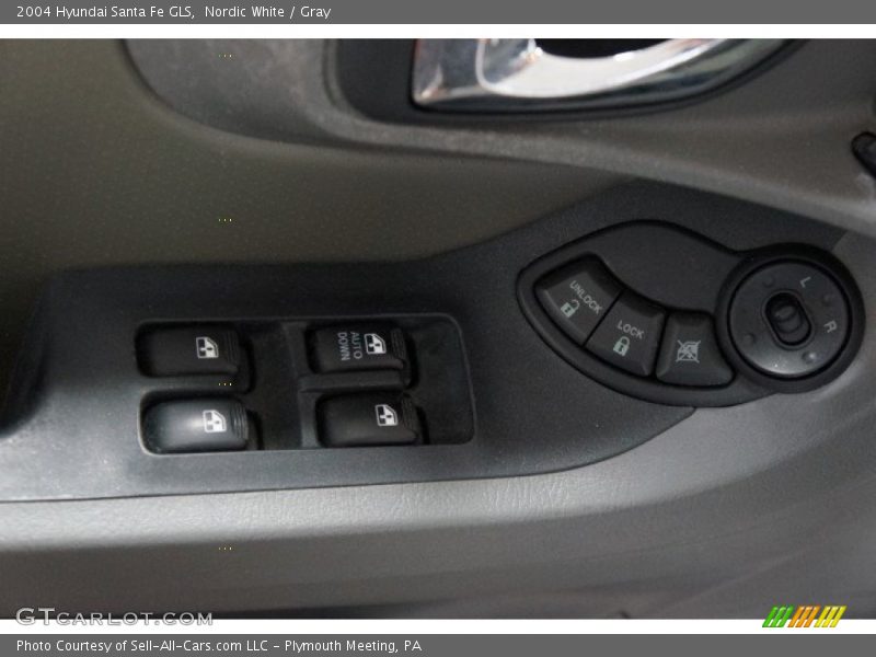 Nordic White / Gray 2004 Hyundai Santa Fe GLS