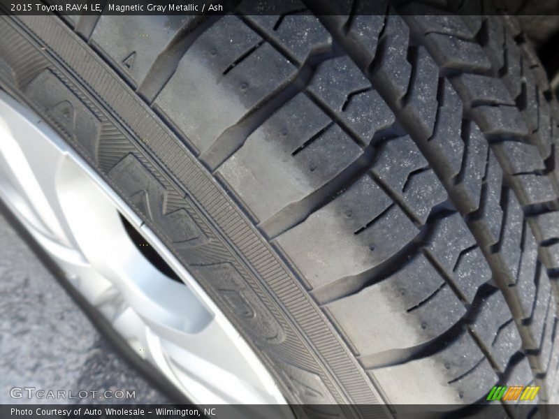 Magnetic Gray Metallic / Ash 2015 Toyota RAV4 LE