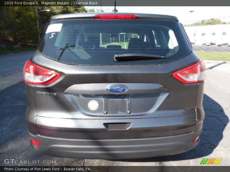 Magnetic Metallic / Charcoal Black 2016 Ford Escape S
