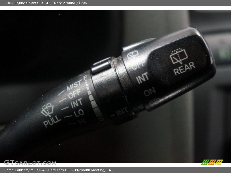 Nordic White / Gray 2004 Hyundai Santa Fe GLS