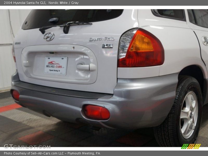 Nordic White / Gray 2004 Hyundai Santa Fe GLS