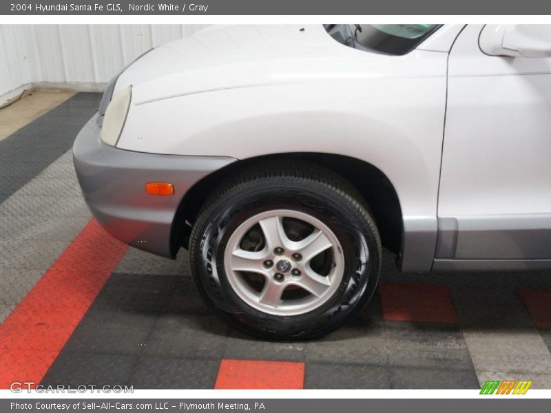 Nordic White / Gray 2004 Hyundai Santa Fe GLS