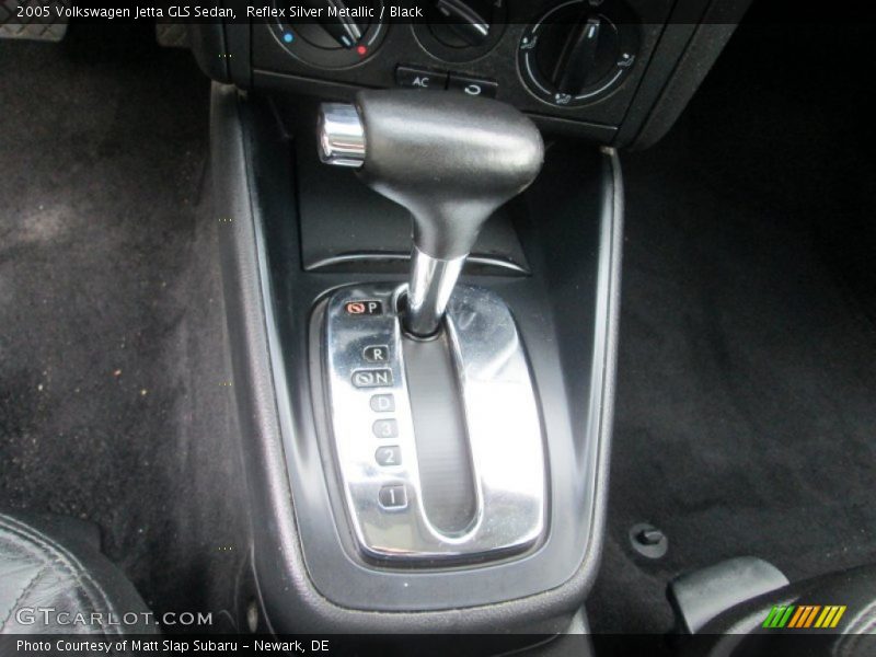 Reflex Silver Metallic / Black 2005 Volkswagen Jetta GLS Sedan