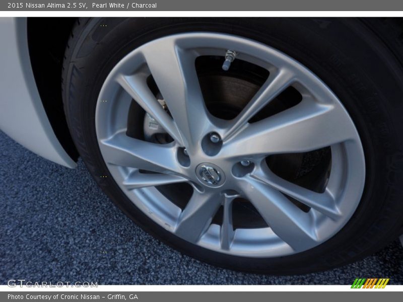 Pearl White / Charcoal 2015 Nissan Altima 2.5 SV