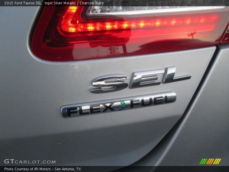 Ingot Silver Metallic / Charcoal Black 2015 Ford Taurus SEL