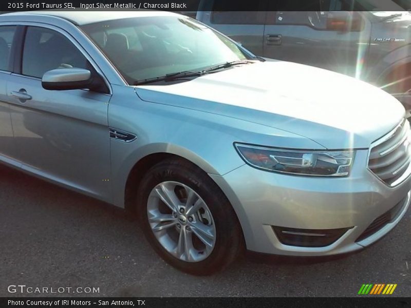 Ingot Silver Metallic / Charcoal Black 2015 Ford Taurus SEL