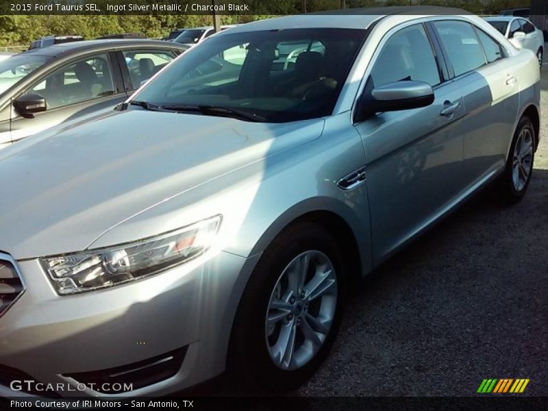 Ingot Silver Metallic / Charcoal Black 2015 Ford Taurus SEL