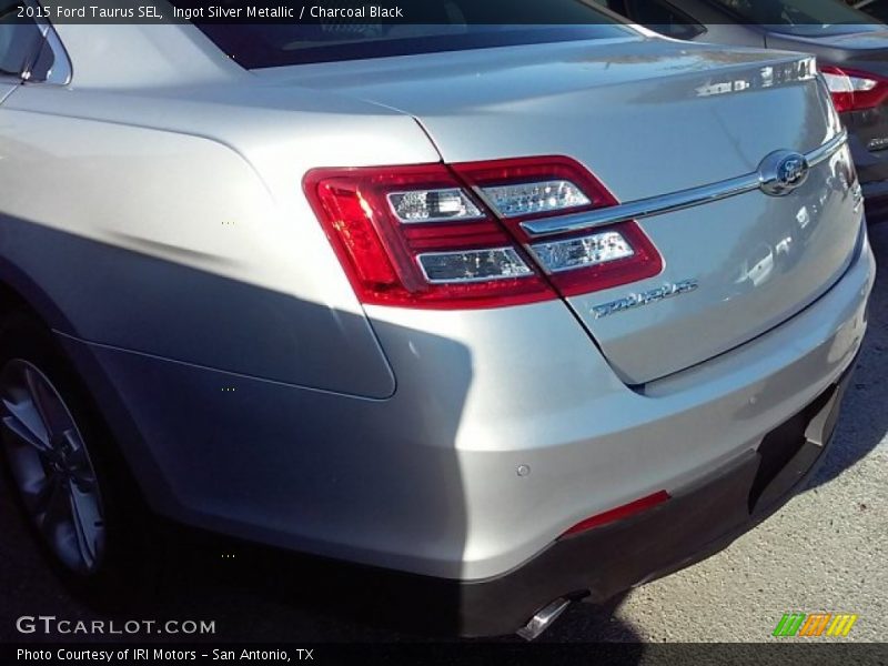 Ingot Silver Metallic / Charcoal Black 2015 Ford Taurus SEL