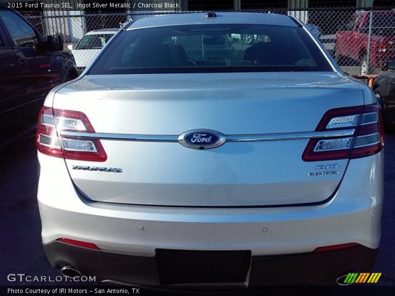 Ingot Silver Metallic / Charcoal Black 2015 Ford Taurus SEL