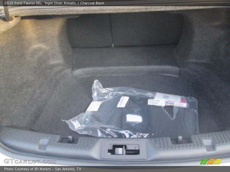 Ingot Silver Metallic / Charcoal Black 2015 Ford Taurus SEL