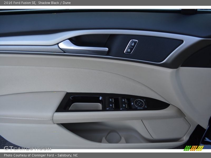 Shadow Black / Dune 2016 Ford Fusion SE