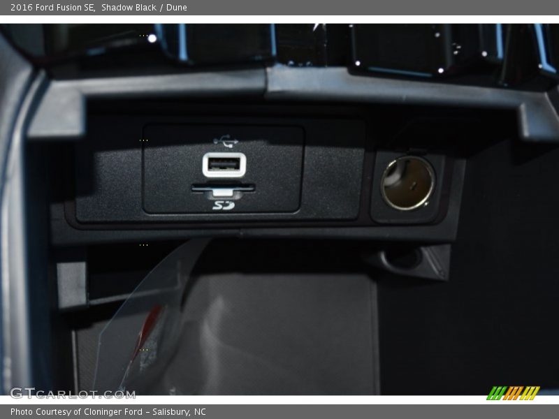 Shadow Black / Dune 2016 Ford Fusion SE