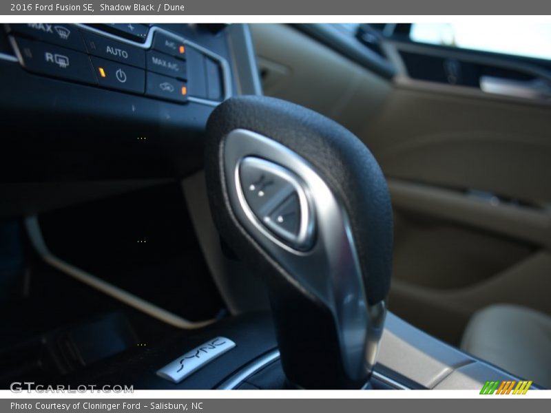 Shadow Black / Dune 2016 Ford Fusion SE