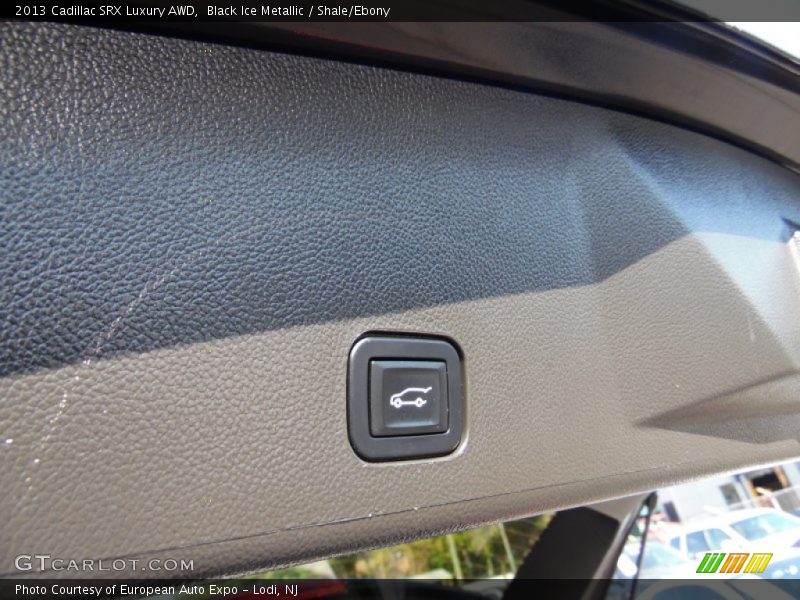 Black Ice Metallic / Shale/Ebony 2013 Cadillac SRX Luxury AWD