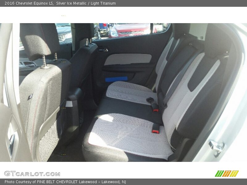 Silver Ice Metallic / Light Titanium 2016 Chevrolet Equinox LS